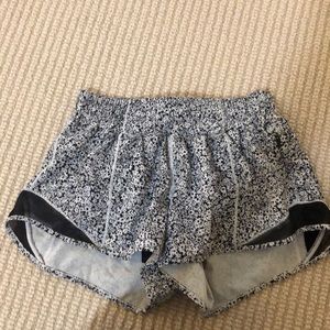 Lululemon shorts (2.5) size 2